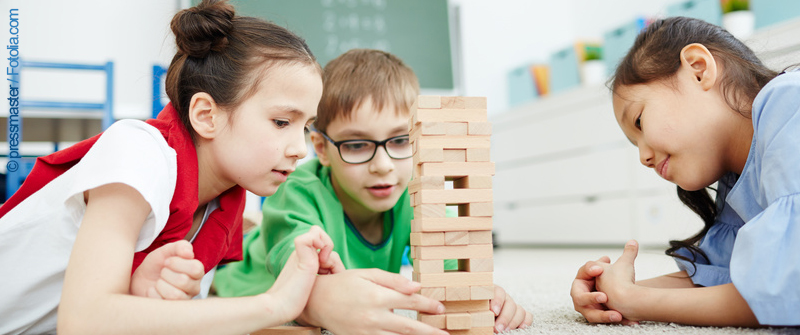 Schulbezogene Sozialarbeit an der Grundschule im Taunusviertel, malende Kinder